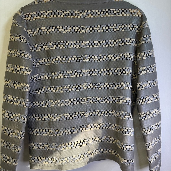 Armani Collezioni Women's Gray and Cream Striped Jacket - Picture 3 of 9